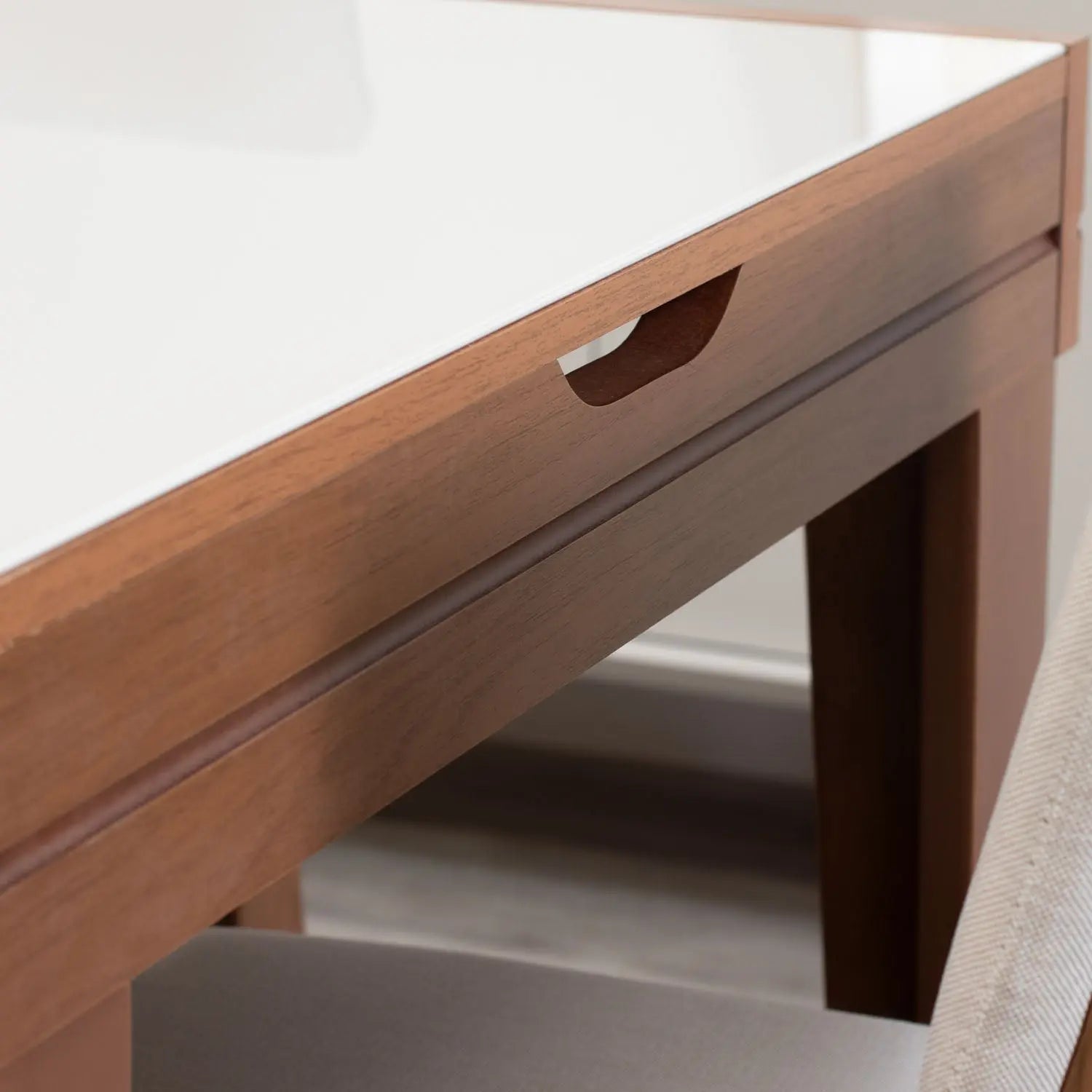 Mesa de Jantar Extensível Smart 120/180 cm - Imbuia c/ Vidro Branco